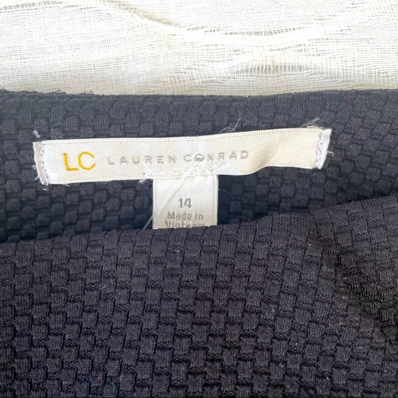 Lauren Conrad Simple Black textured mini Skirt - Picture 4 of 13